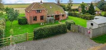 3 bed detached house for sale