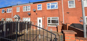 Town house to rent in Royal Close, Leeds, West Yorkshire LS10