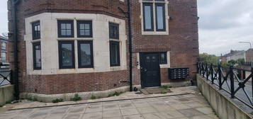 2 bed flat to rent