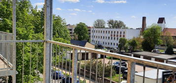 Zentralgelegene 3-Raum-Wohnung mit Balkon im 1. Obergeschoss