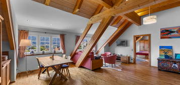 Wohngenuss im Dachgeschoss – Seeblick, Wellnessoase & alpiner Charme vereint