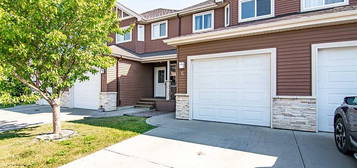 76 S Terrace Heights Dr #6, Lacombe, AB T4L 0E5