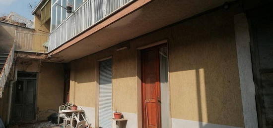 Carinaro, indipendente 2 livelli 165.000