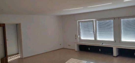 2 Zimmer Wohnung 72 qm, Altbau, Breitscheid