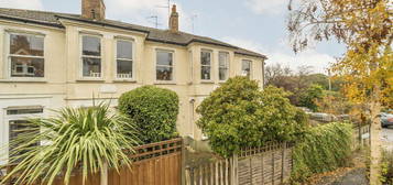 Flat for sale in Elm Park Road, London N3