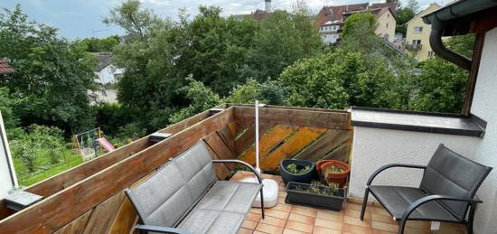 Gepflegte 3 Zimmer-Dachstudiowohnung mit Balkon in sonniger Wohnlage!