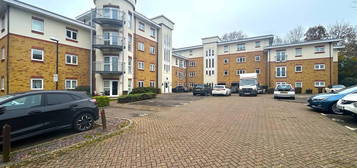 Flat to rent in Crawley RH11