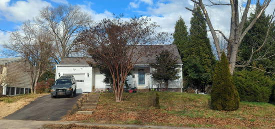 9400 Chatham St, Manassas, VA 20110