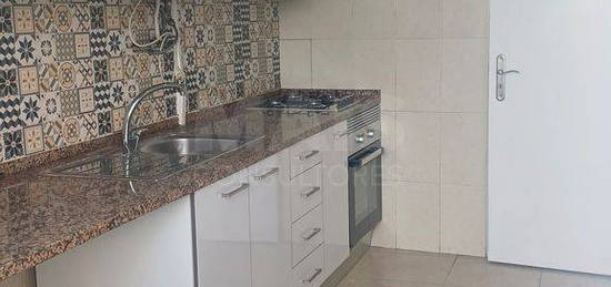 Apartamento T2 em Mina de água, Amadora