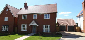 5 bedroom detached house