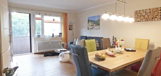 MAXGLAN: Top sanierte 4-Zimmer-Eckwohnung mit großer Loggia und 1 PKW-Stellplatz