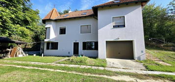 Naturverbundenes großzügiges Wohnhaus in Idyllische Höhenlage mit zusätzlichem Gästehaus und Fernblick