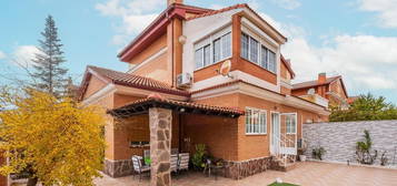 Casa adosada en venta en Calle de las Margaritas, Villanueva de la Torre