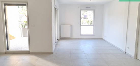 Appartement  à louer, 4 pièces, 3 chambres, 85 m²