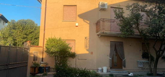 CASA CON CORTE E TERRENO A RISANO - Rif. R-3140