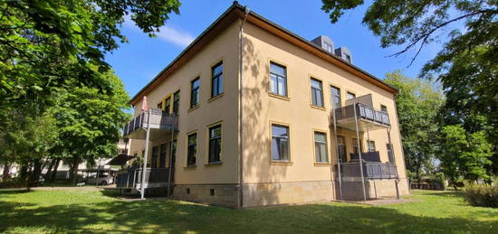 Sehr schöne 2 Zimmerwohnung in wunderschöner Villa