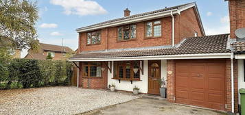 4 bed link detached house for sale