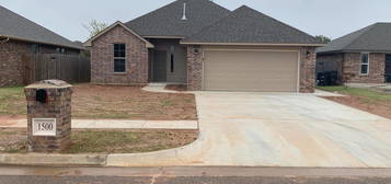 1500 Ginger Ave, Moore, OK 73160