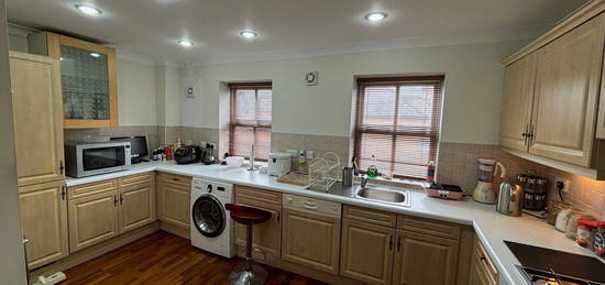 3 bed flat to rent