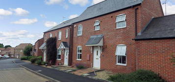 3 bedroom semi-detached house to rent