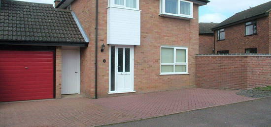 4 bed detached house to rent