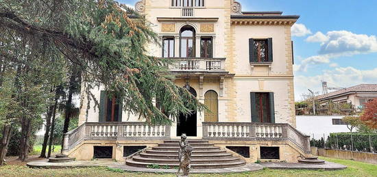 Villa unifamiliare viale Cairoli,   103, Duomo, Treviso