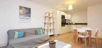 Flat to rent in Ivy Point, Bromley-By-Bow E3