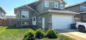 9 N Adina Close, Blackfalds, AB T4M 0J4