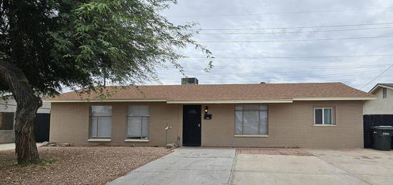 4951 W Crittenden Ln, Phoenix, AZ 85031