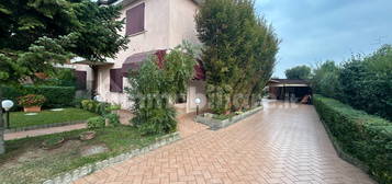 Villa bifamiliare via Mascagni 11, Centro, Poggio Rusco