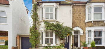 4 bed end terrace house for sale