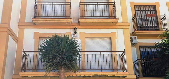 Chalet adosado en venta en calle Camilo José Cela