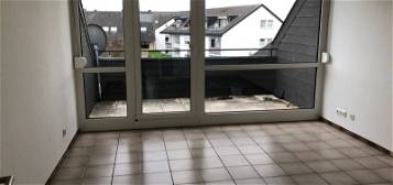 Frisch renovierte 3 ZKDB Wohnung mit Balkon und Gartenteilstück