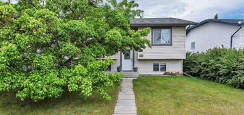 5208 E Lansdowne Ave, Blackfalds, AB T0C 0J0