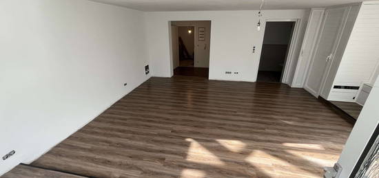 Modernisierte 1-Raum-Wohnung mit Terasse  zentral in Wehrheim