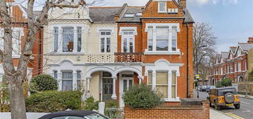 Flat for sale in Crescent Lane, London SW4