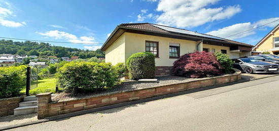 Butzweiler: Einfamilienhaus in gepflegtem Zustand mit schönem Garten, Terrasse, Balkon und Garage