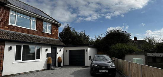 3 bedroom semi-detached house to rent