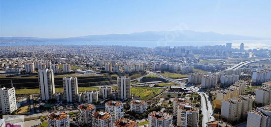 Karşıyaka Körfezköy Sitesinde Deniz Manzaralı Satılık Daire