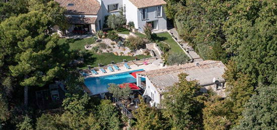 En Provence, PROPRIETE d'EXCEPTION, 350 m²  sur splendide terrain de 4400 m² avec piscine