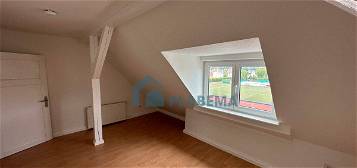 Renovierte 3- Zimmer Dachgeschoßwohnung in guter Lage, Einbauküche möglich