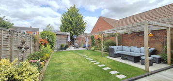 4 bed semi-detached house for sale