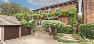 4 bed detached house for sale