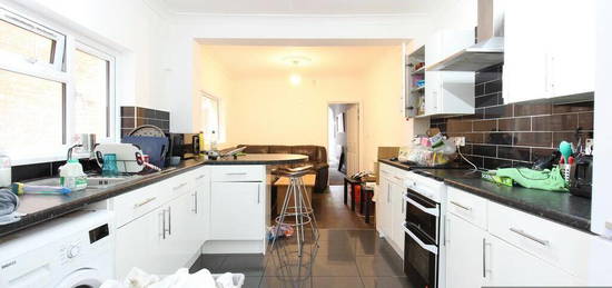 5 bedroom terraced house