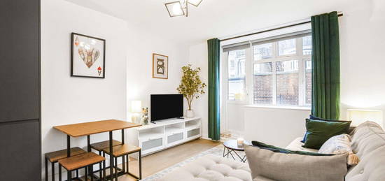 Flat to rent in Finn House, Bevenden Street, London N1