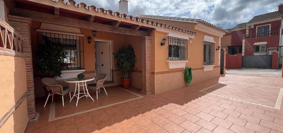 Casa adosada en venta en Coín