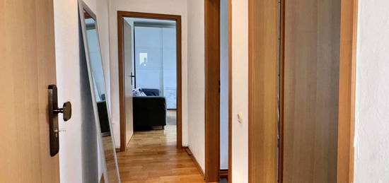 Charmante, frisch renovierte, möblierte 1-Zimmer-Dachgeschosswohnung in Düsseldorf-Unterrath