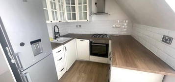 Flat to rent in Deansbrook Road, Edgware HA8