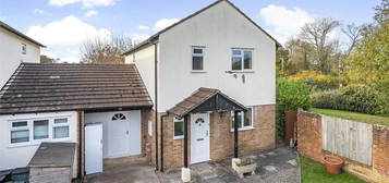 3 bed semi-detached house for sale