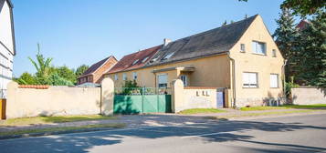 Mehrfamilienhaus mit 3 WE + Nebengebäude + Lagerhalle, in Gerbisbach